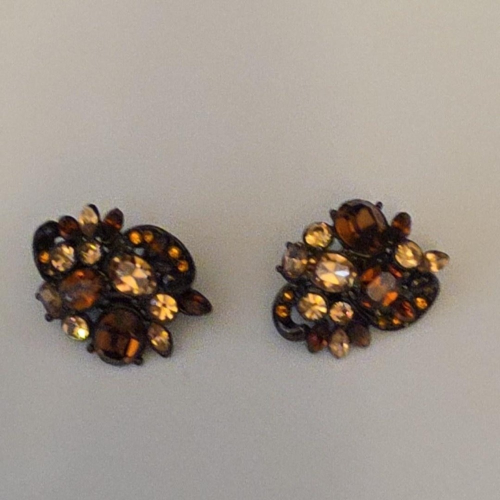 St. John Brown Glass Rhinestone Stud Earrings Clip On Cluster Womens Jewelry